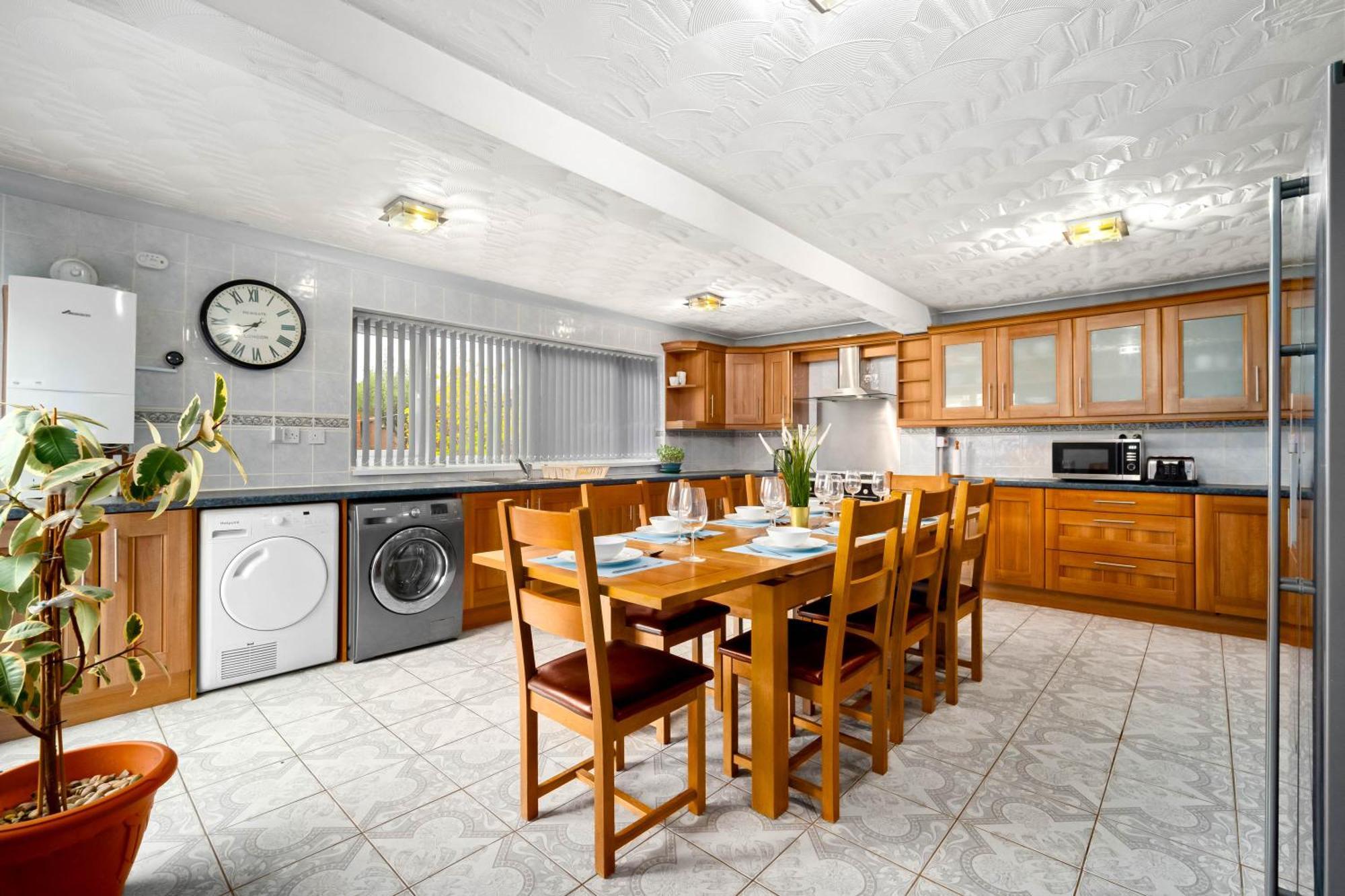 Modern 18 Guest Large Home In Solihull - Near Nec, Jlr, Hs2 And Bhx バーミンガム エクステリア 写真