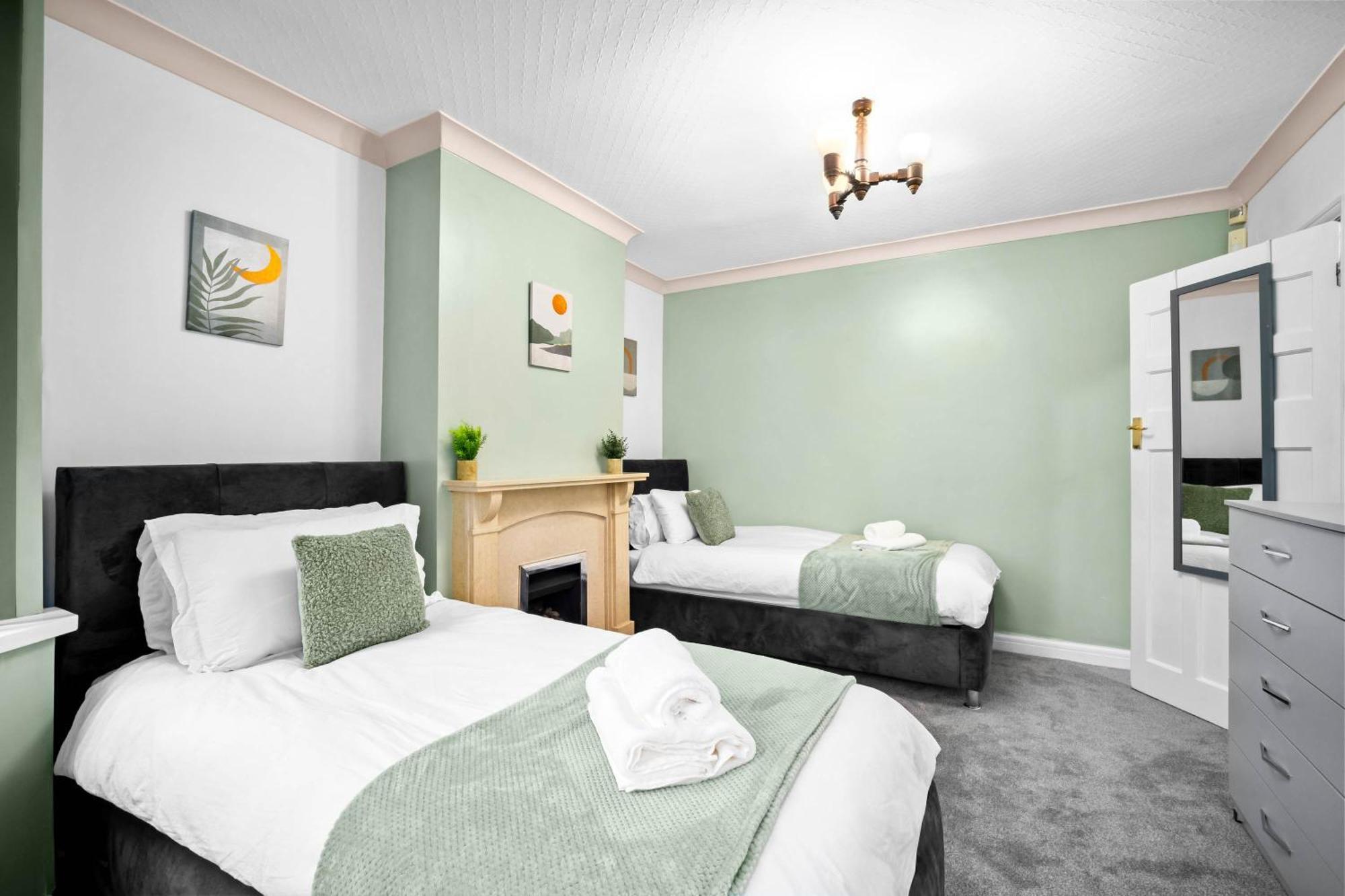 Modern 18 Guest Large Home In Solihull - Near Nec, Jlr, Hs2 And Bhx バーミンガム エクステリア 写真